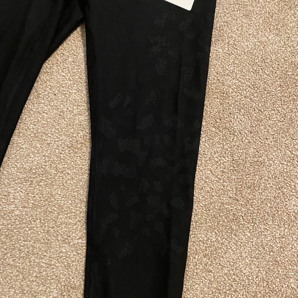 Lululemon Mapped out tight